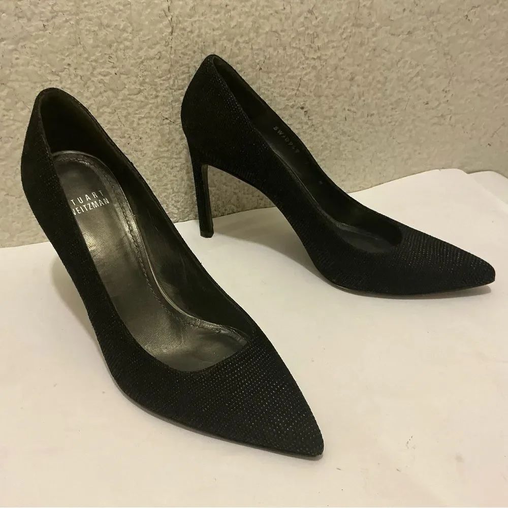 STUART WEITZMAN Nouveau Suede Goosebump Pump, Black Size 7W